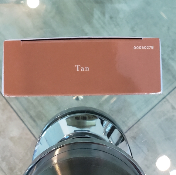 NWT - Laura Geller Baked Balance-n-Brighten Color Correcting Foundation - Tan - Picture 3 of 5